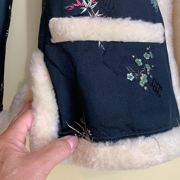 Vintage REVERSIBLE Asian Shearling Satin Embroidered Floral Open Front Jacket M - Picture 9 of 16